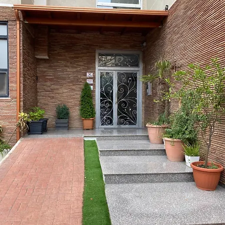 Cozy Apartment In Central Tirane Exterior photo