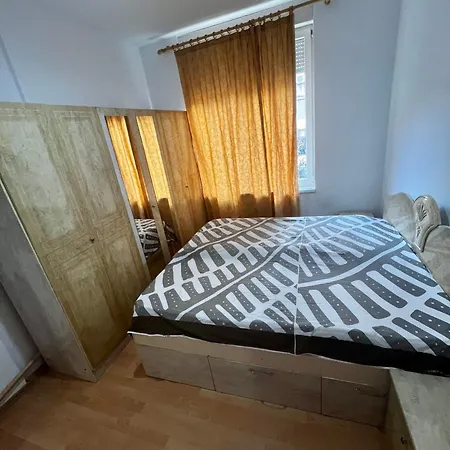 Cozy Apartment In Central Tirane Exterior photo