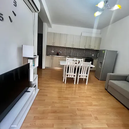 Cozy Apartment In Central Tirane Exterior photo