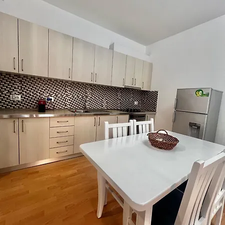 Cozy Apartment In Central Tirane Exterior photo